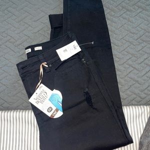 NWT. YMI Betta Butt Jeggings. Size 13